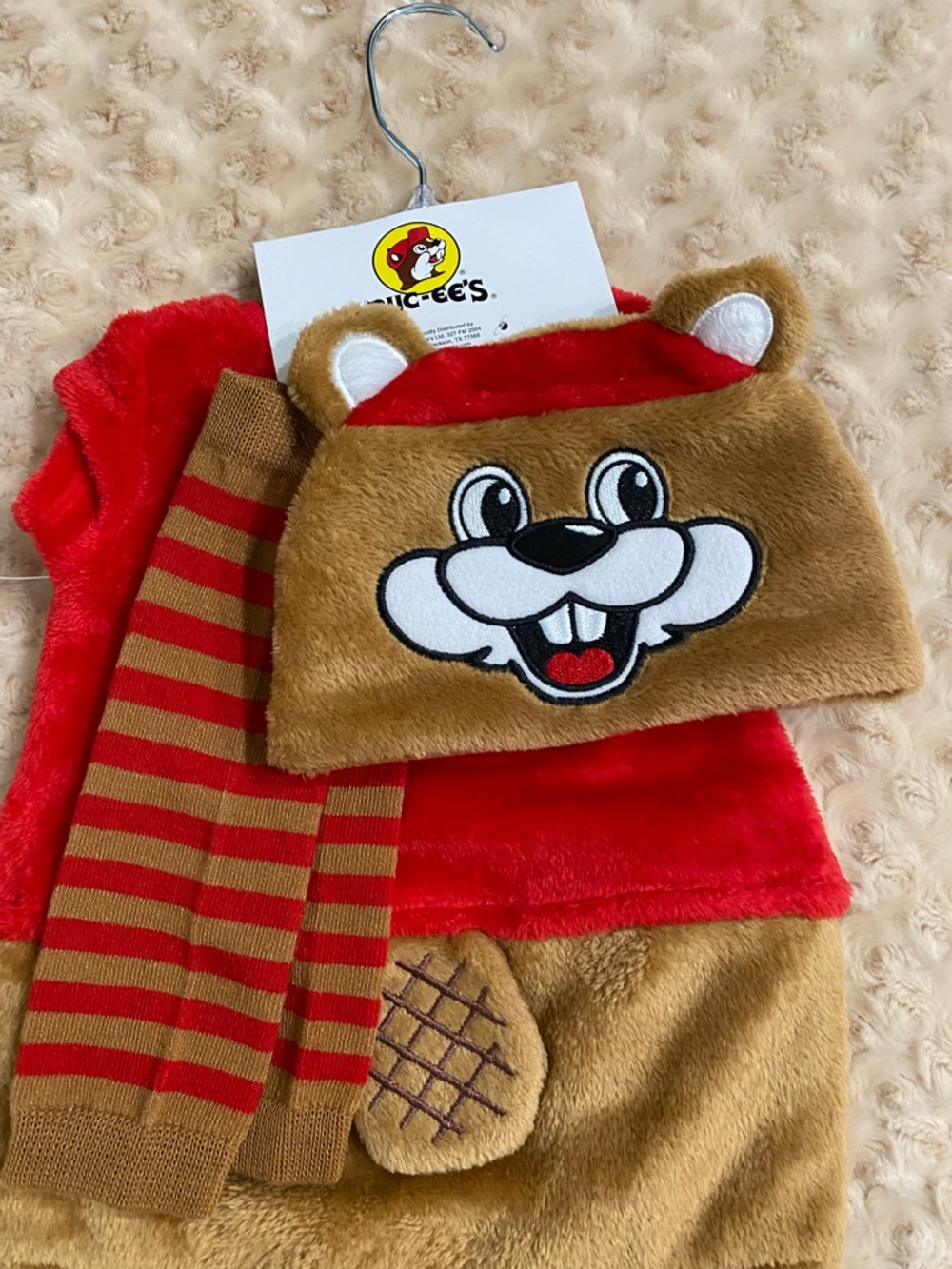 New Buc-ee's 3-piece 6M beaver onesie, fuzzy rompers,with hat,socks - Picture 3 of 5